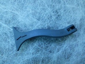 Mercedes Griff Motorhaube Haubenöffner A2028870027