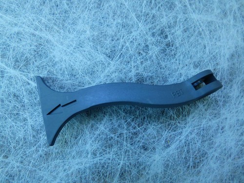 Mercedes Griff Motorhaube Haubenöffner A2028870027