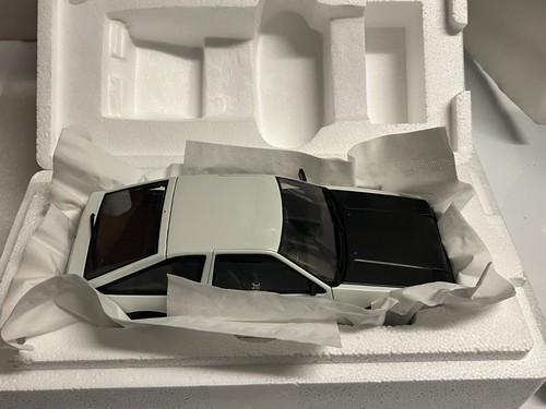 AUTOART Millenium 1:18 Toyota Sprinter Trueno (AE86) Special Tuned Version 78793 - Picture 16 of 21