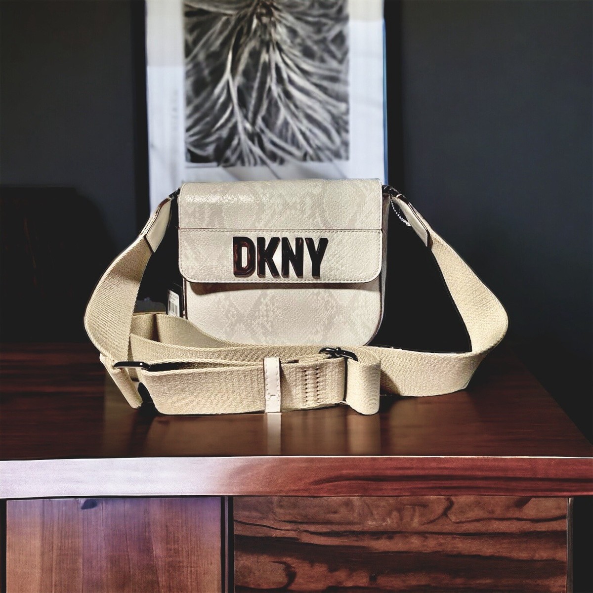 【希少】90s DKNYレザーウエストポーチ アンティークゴールド金具 スクエア 希少】90s DKNYレザーウエストポーチ アンティークゴールド金具