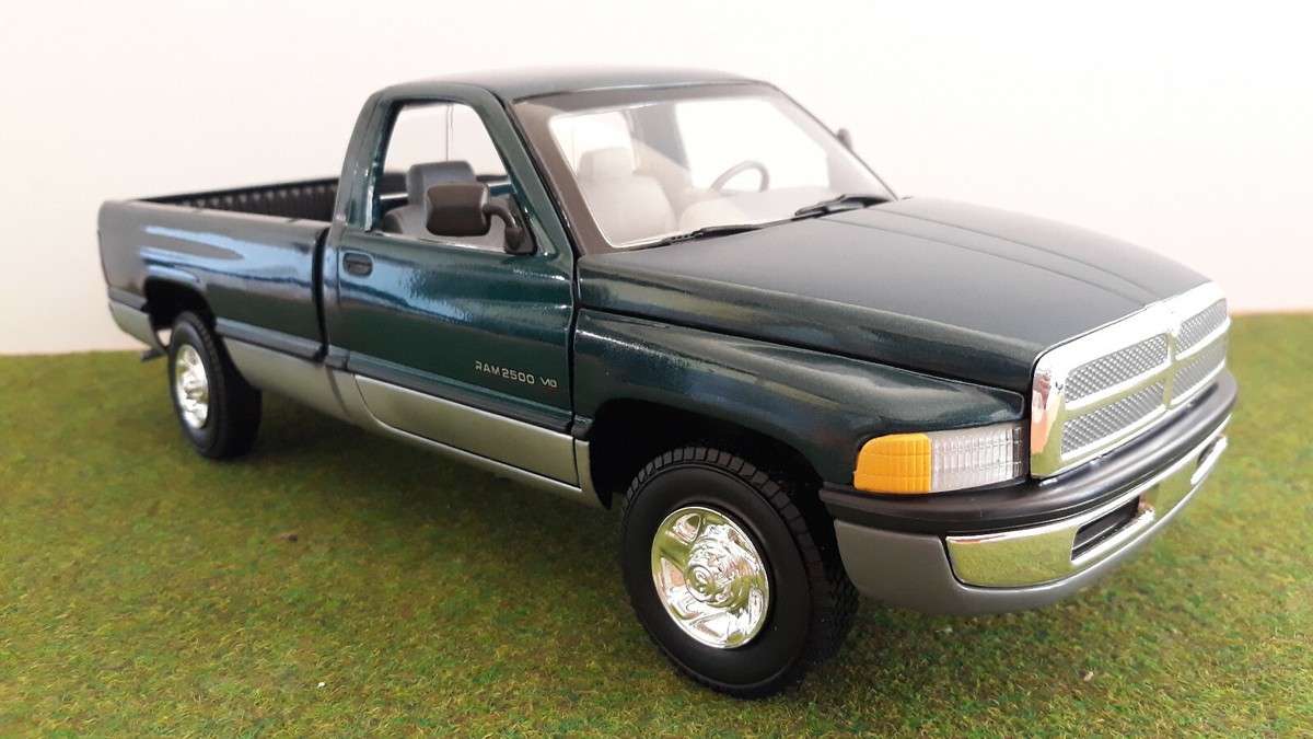 DODGE RAM 2500 SLT PICK UP 1/18 AMERICAN MUSCLE ERTL 7729 voiture