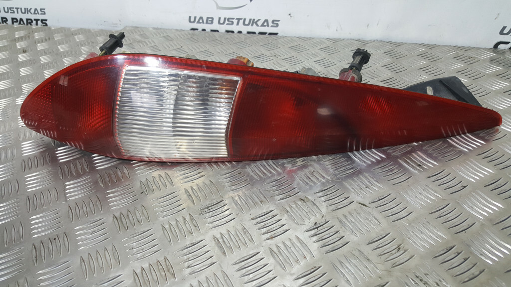 Ford Mondeo Mk III 2001 Left Rear Light Body GUST13658