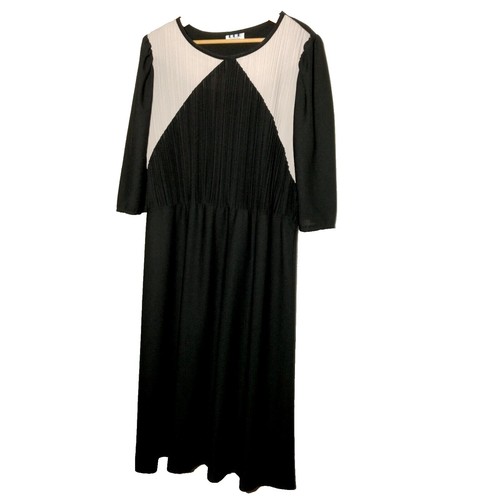 cue shirt dress Cue The Casual T-shirt Midi Dress in Black Curves