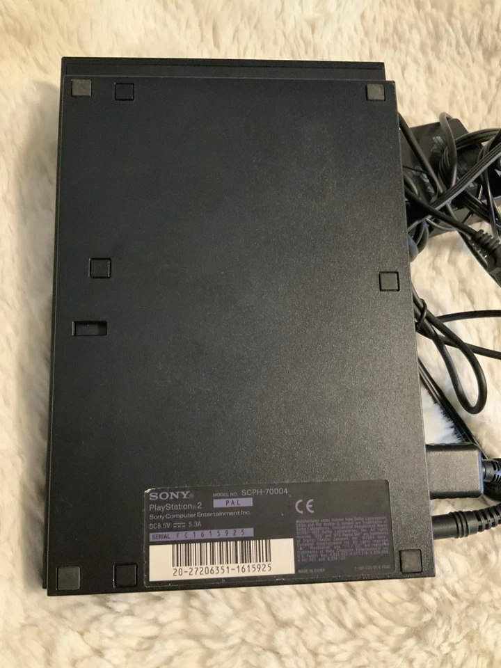 Sony PlayStation 2 Slim, photo 3 sur 4
