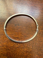 14ct/585 white gold hinged bangle. Excellent condition. 6.23g.