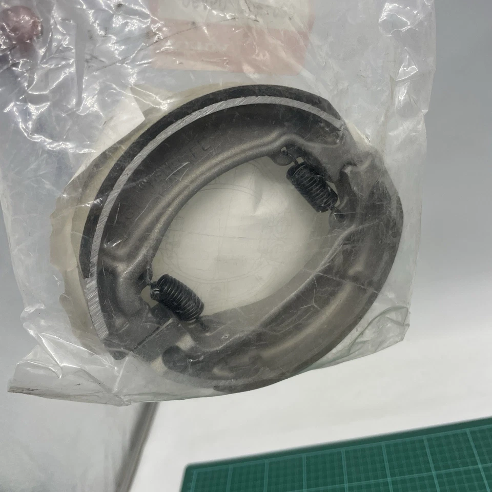 06450-GCE-930 Zapatas de freno traseras genuinas Honda CT 110 NOS Foto 4 de 4