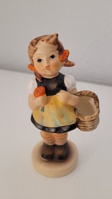 Goebel Hummel Figur ''Der erste Einkauf'' 70er Jahre, Porzellan, ca. 14 cm hoch
