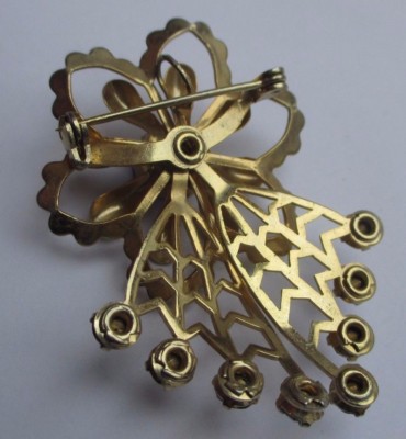 Broche Vintage Couleur Or Avec Fleur Ajourée Et Cristaux Saphir - Modèle 2666, état Impeccable