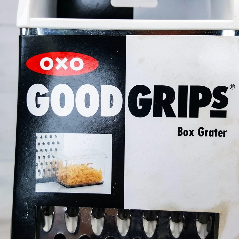 Rallador de caja OXO Good Grips con contenedor de captura rebanada gruesa fina mediana plateado negro Foto 3 de 4
