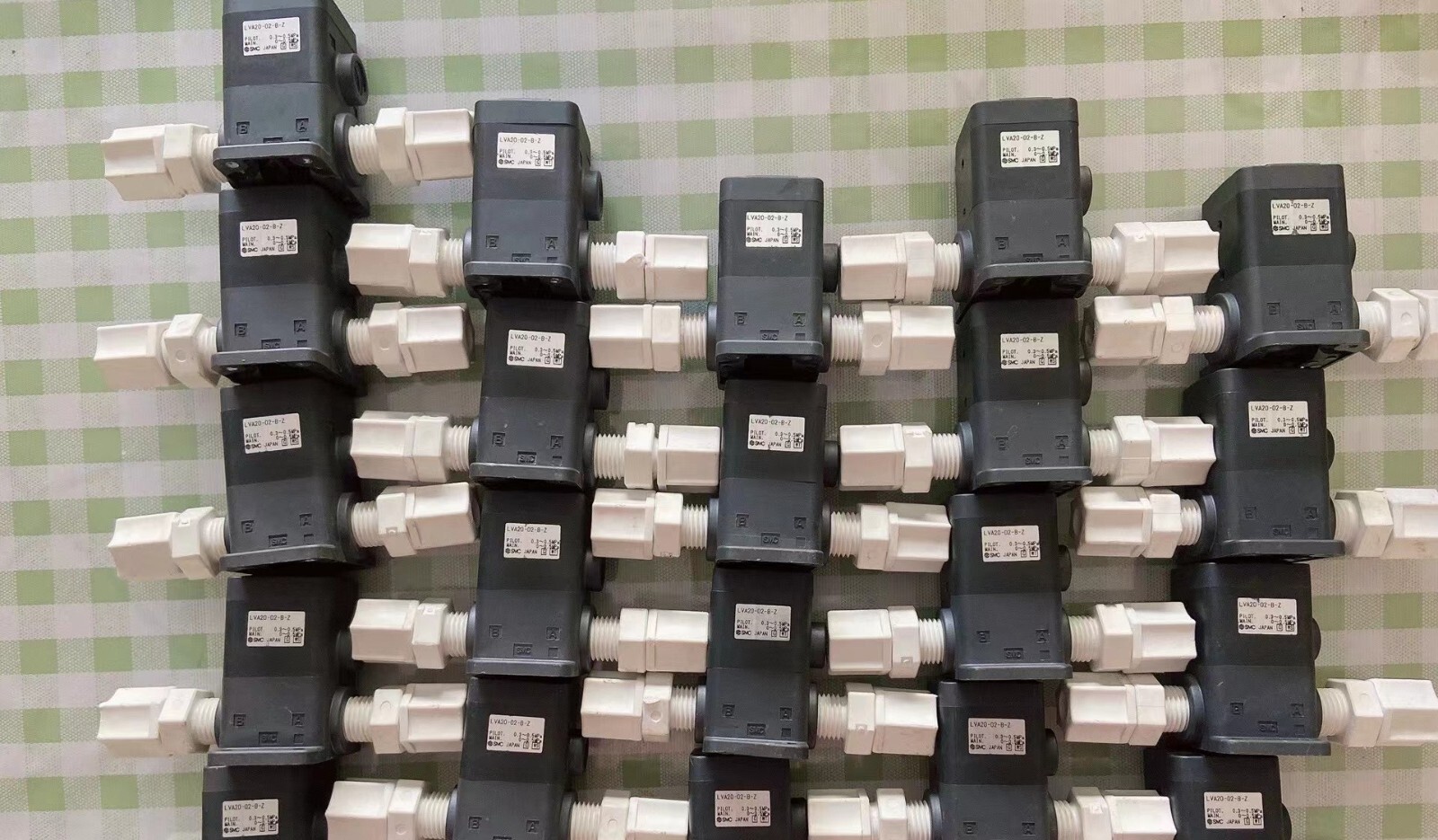 1pc USED SMC LVA20-02-B-Z Valve TESTED #VKJ8 CH