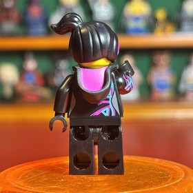 Lucy Wyldstyle Minifigure Figure Folded Hood From Set 70808, LEGO Movie