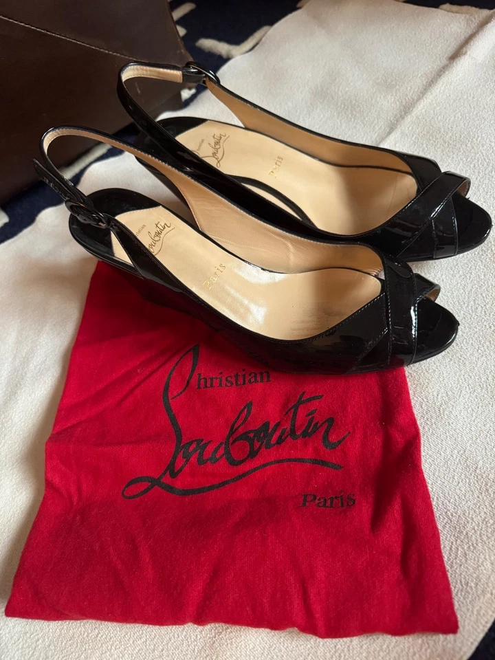 Bomba Christin Loubutin Sofia Sling 70 charol negro - 40,5 Foto 2 de 4