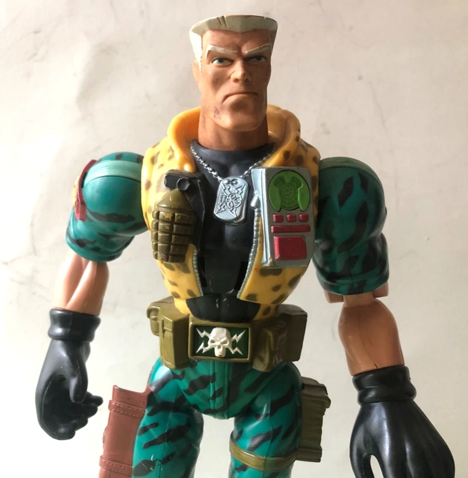 GRANDE FIGURINE DE CHIP HAZARD SMALL SOLDIERS - Photo 4/4