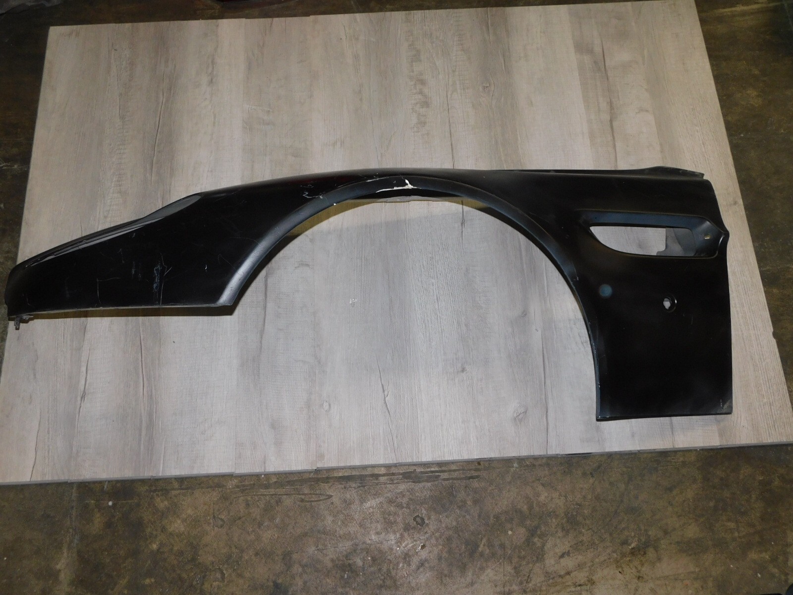 06-17 ASTON MARTIN VANTAGE (BLACK) LEFT FENDER OEM# 6G33-16006
