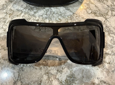 Discontinued Versace Oversized Black Shield Sunglasses Medusa Logo Full Set NOS Versace | Accessories | Discontinued Versace Oversized Black  main image 2
