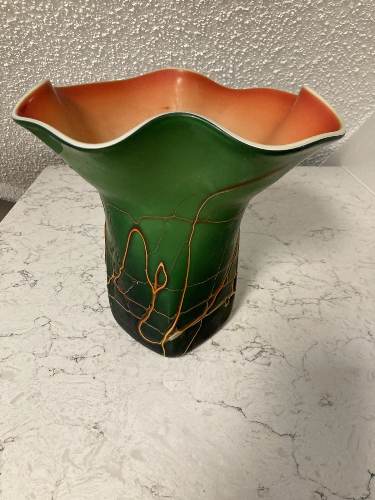MCM Rare Unique Art Glass-Kralik Azerbaijan Threaded Matte Green Orange Vase
Opens in a new window o