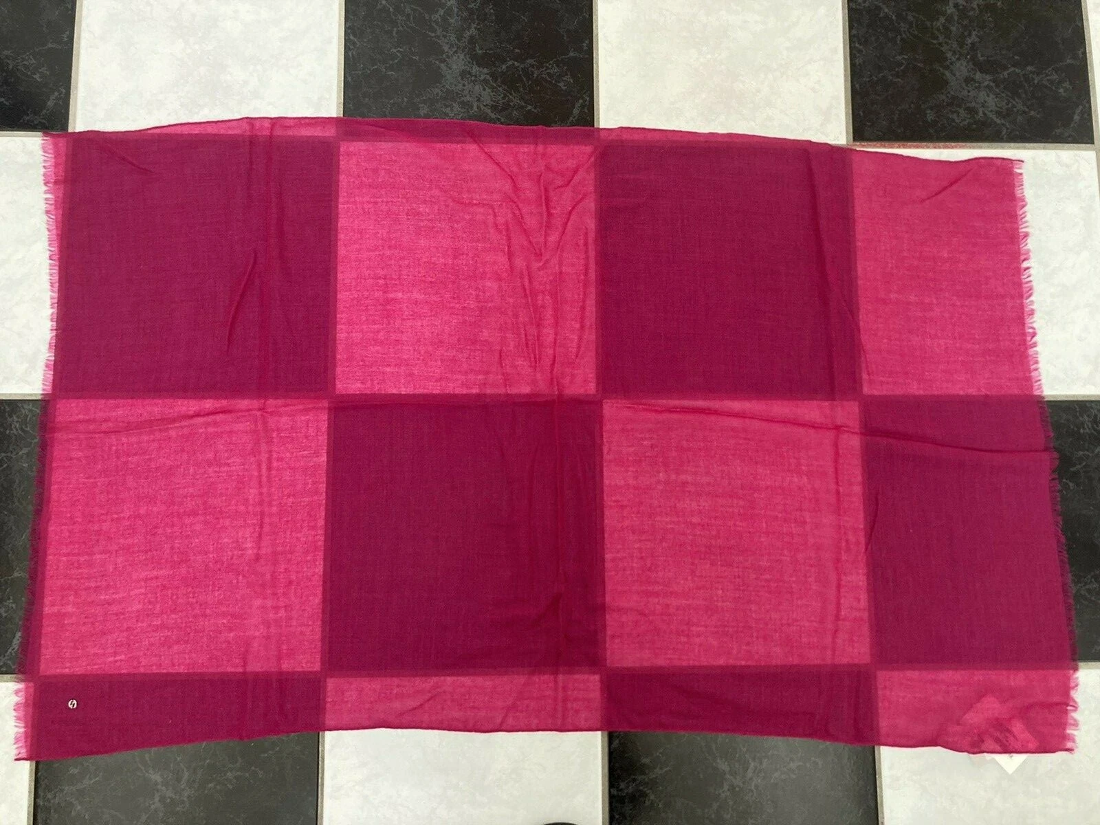 Écharpe rectangle frange soie 100 % authentique Gucci enfants cachemire soie neuf avec étiquettes logo GG 70x120