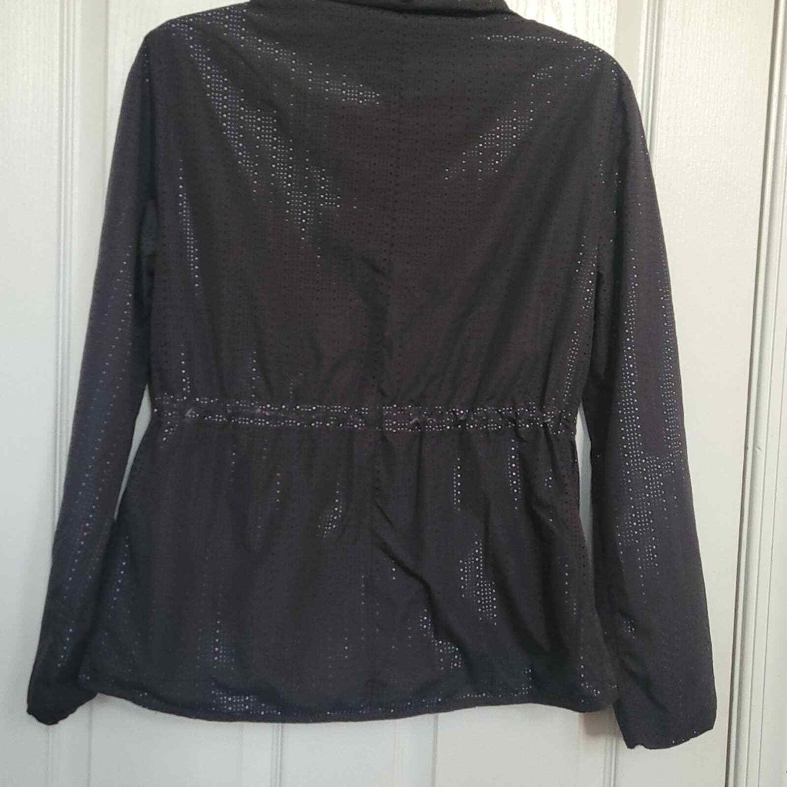 Fabletics windbreaker pullover. Gray. Size small - image 2