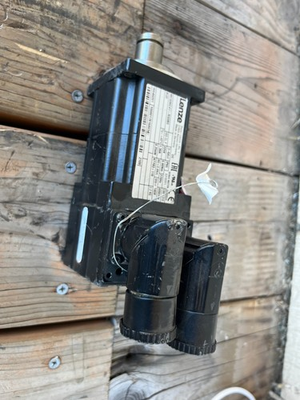 #ad Lenze Servo Motor MCS06C41 RS0B0 $113.75