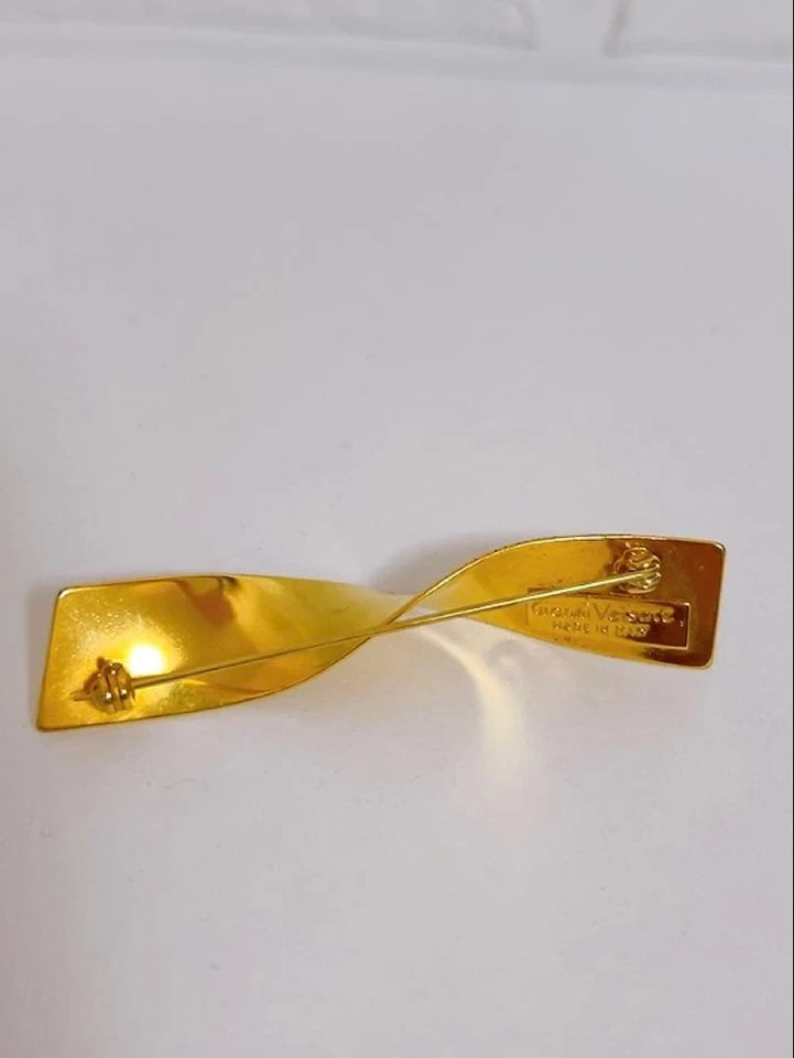 Broche broche de seguridad Versace Medusa color dorado accesorios Foto 2 de 4