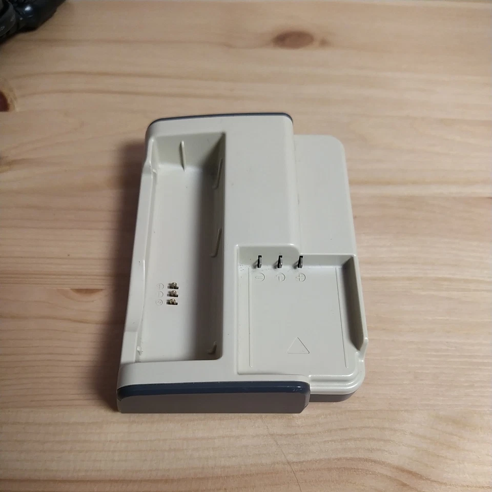 Pentax D-BC25 Battery Charging Stand Beige 4.2-Volt 630mA for Optio S5i Cameras - Image 4 of 4