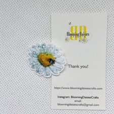 Magnetic Needle Minder Cross Stitch Blooming Daisy w/Bee Fridge Magnet