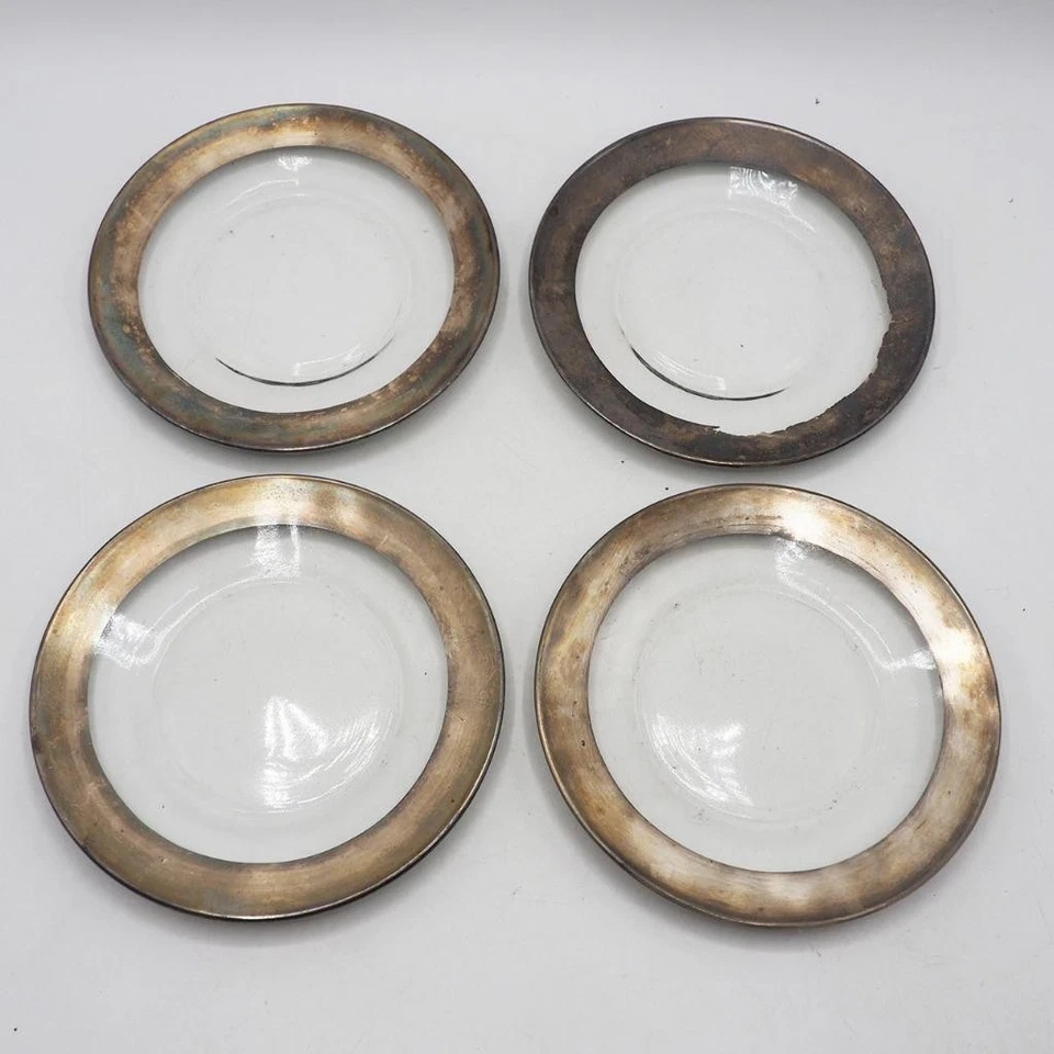 Set Di 4 Sottopiatti In Vetro Con Bordo In Argento Da 6" - Immagine 2 di 4