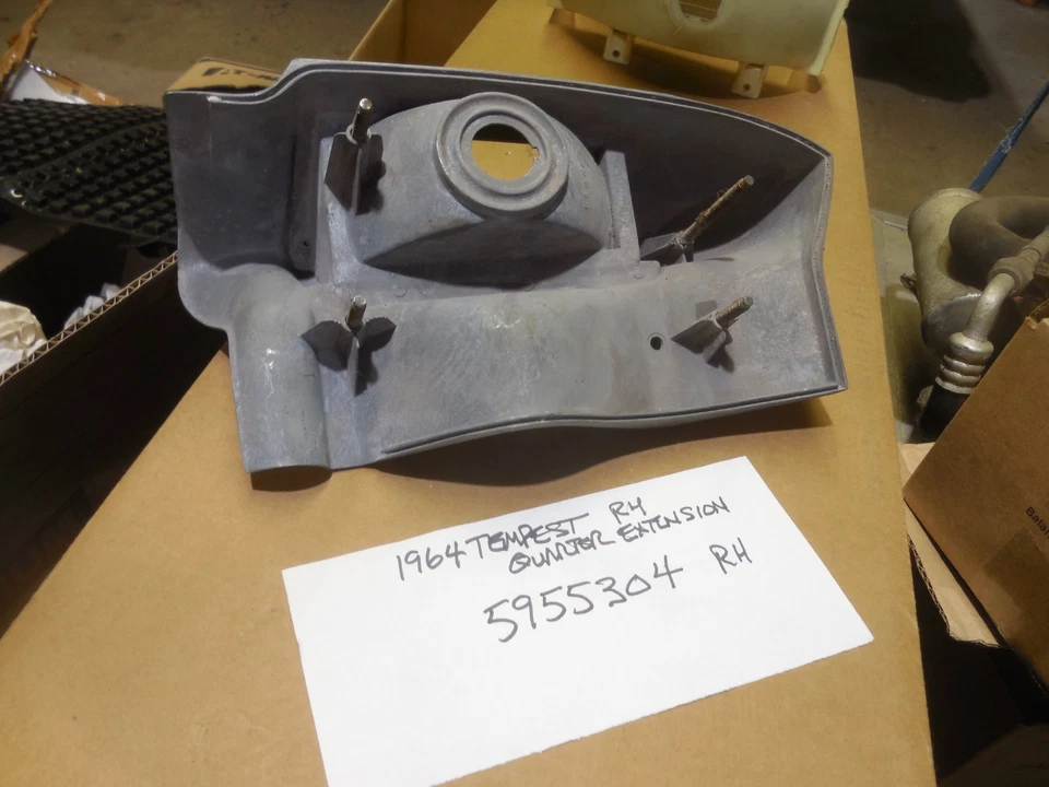Pontiac Tempest 1964 OEM GM cuarto de extensión lado derecho 5955304 ¡Bonito! Foto 4 de 4