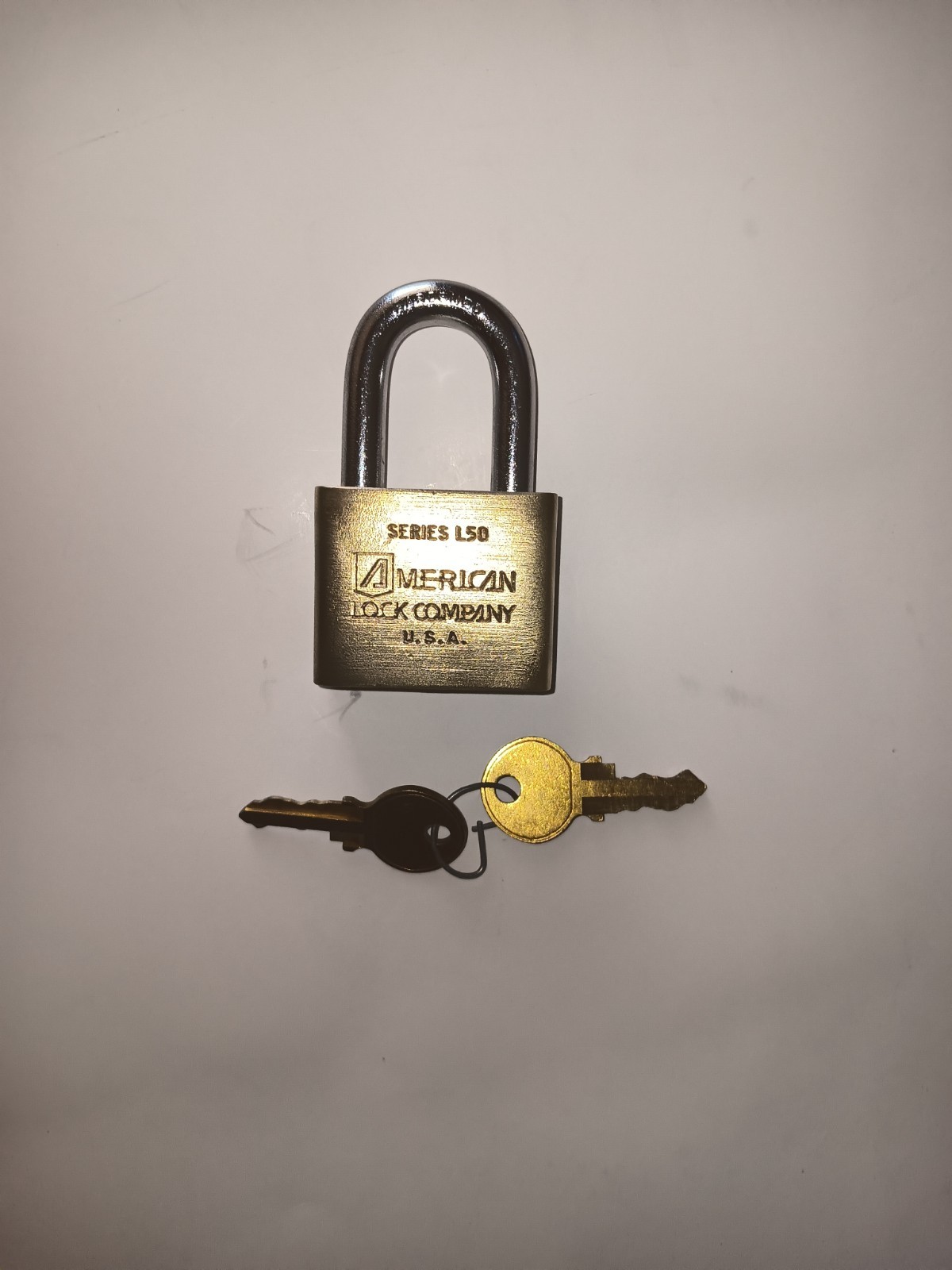 AMERICAN PADLOCK L-50 SERIES DIA 5/16 x 1-1/8 CHROME SHACKLE Keyed Alike