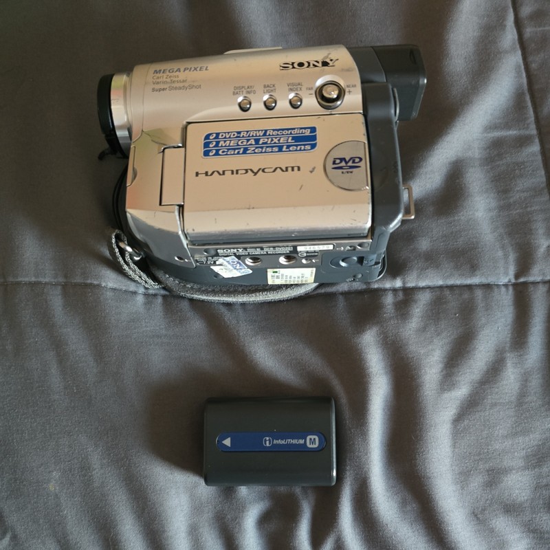 Sony Handycam DVD Camcorder DCR-DVD201. 
