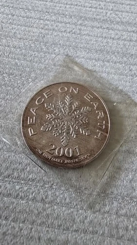 2001 1oz .999 Fine Silver "Merry Christmas/ Peace On Earth" Round #1