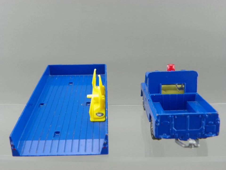 Vintage Corgi Whizzwheels Diecast Land Rover 109 & Flying Club Aircraft Trailer - Image 4 of 4