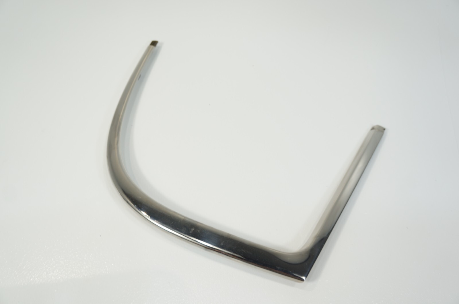 2009-2013 Bentley Continental Flying Spur Rear Passenger Side Door Glass Trim 