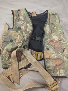 Gorilla Treestands Harness Vest Timber Illusion Men's Medium Excellent Condition