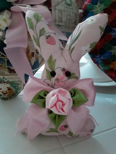 PINK ROSES STRAWBERRIES AND BOWS STANDING BUNNY RABBIT AND HEART ORNIE ...