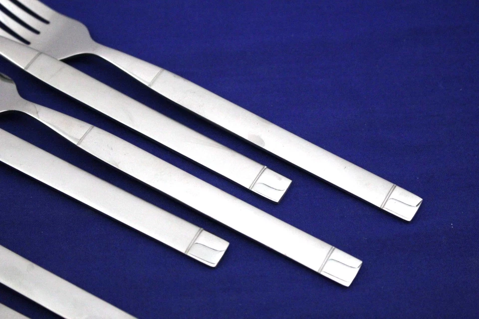 Set of 4 Dinner forks Farberware Alexandria Stainless Flatware Frosted Handle - Image 4 of 4