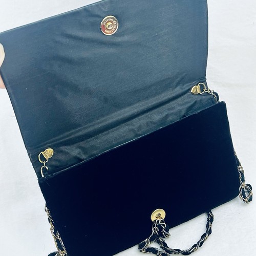 Bolso de Noche de Terciopelo Acolchado Negro Cadena Plateada Solapa Frontal Bolso de Hombro o Bolso sin Mano - Imagen 4 de 5