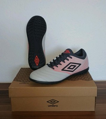 Umbro TOCCO Fussballschuhe Neu Größe 46 OVP Hartplatz