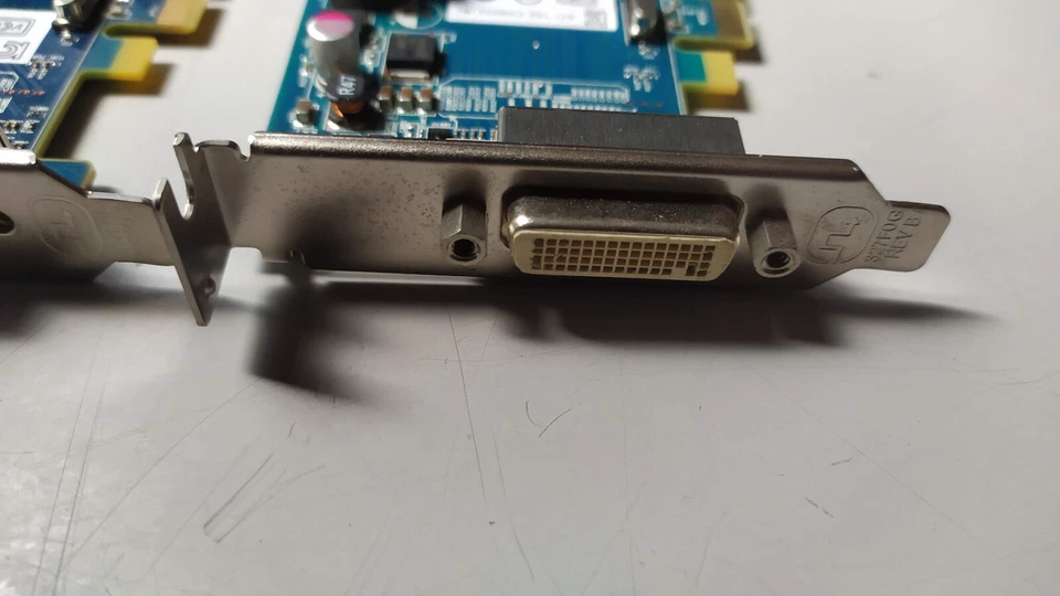 Lote de 4x GPU AMD Radeon HD6350 512MB DDR3 (109-C09057-00) Perfil bajo - Imagen 3 de 4