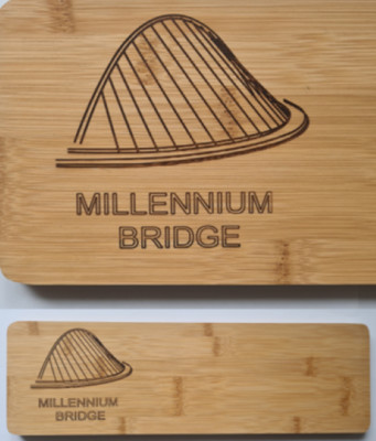 BAMBUS GRAVIERT TORKOPF MILLENNIUM BRÜCKE HACKEN KÄSEPLATTE BRETT