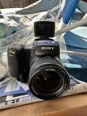 Sony Cyber-shot DSC-R1 10.3MP Digital Camera - Black
