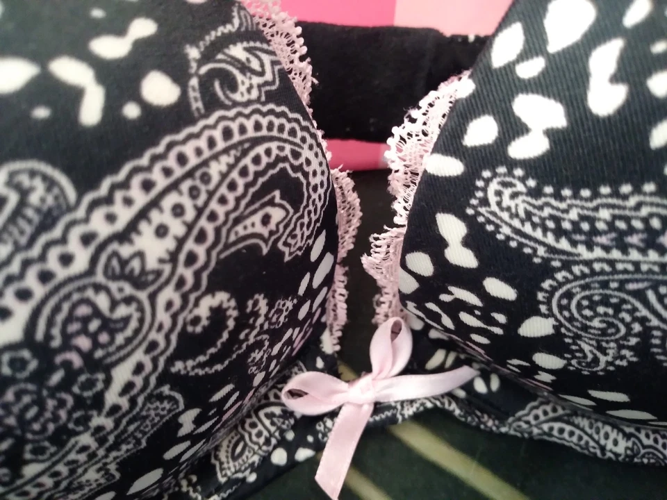 Victoria's Secret Bra 36B Very Sexy Push Up Black Paisley Pink Lace VS Bra - Image 2 of 4