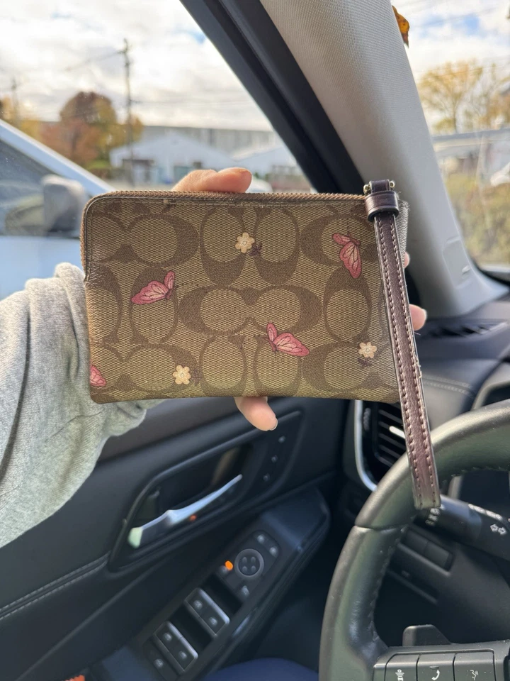 Cartera con doble cremallera en lona exclusiva con estampado de mariposas | Cremallera en la esquina Foto 4 de 4