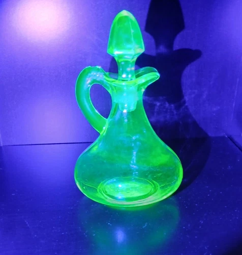 Vtg Uranium Depression Glass Cruet w/ stopper Green UV Glow Vaseline Glass