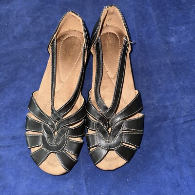 Thom McAn Sandal Women s Sz 9 W   Darci   Leather Upper Stretchy Comfort Clean
