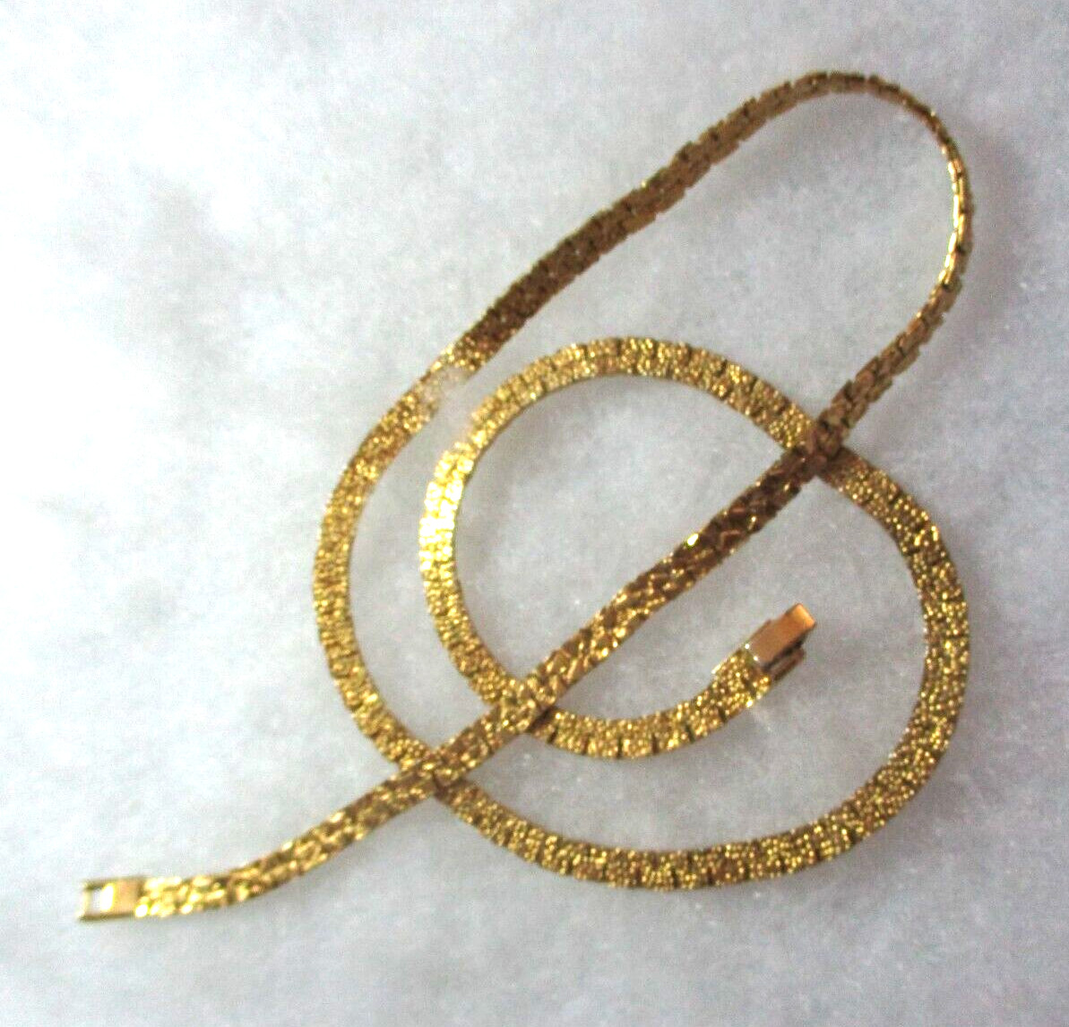 24" Vintage Shiny Gold Tone Nugget Style Flat Chain N… Gem