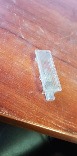 BMW 1ER E81 E82 E87 E88 2007-2011 INNENAUSSTATTUNG HÖFLICHKEITSLEUCHTE 6961999