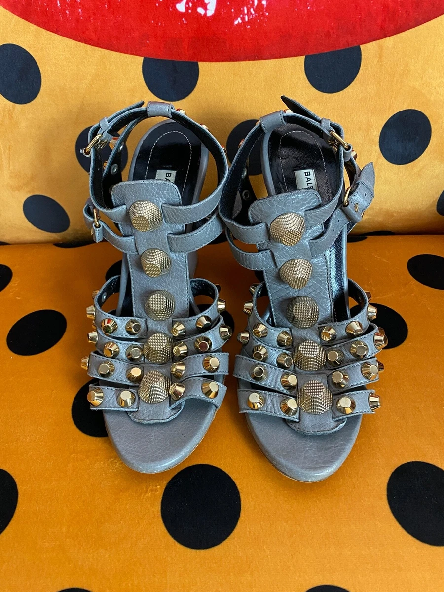 Email Følge efter Rendition Balenciaga Gris Pyrite Studded Gladiator Wedge Heel Sandals Arena Lambskin  38 | eBay