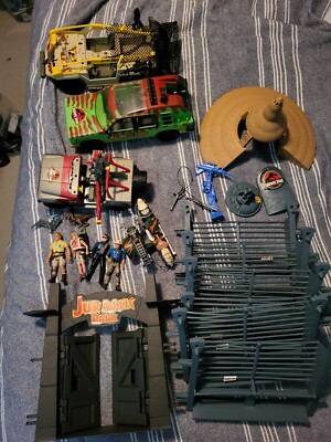 Jurassic Park Command Compound Parts, 3 Vehicles, Action Figures 1993 Read Descr