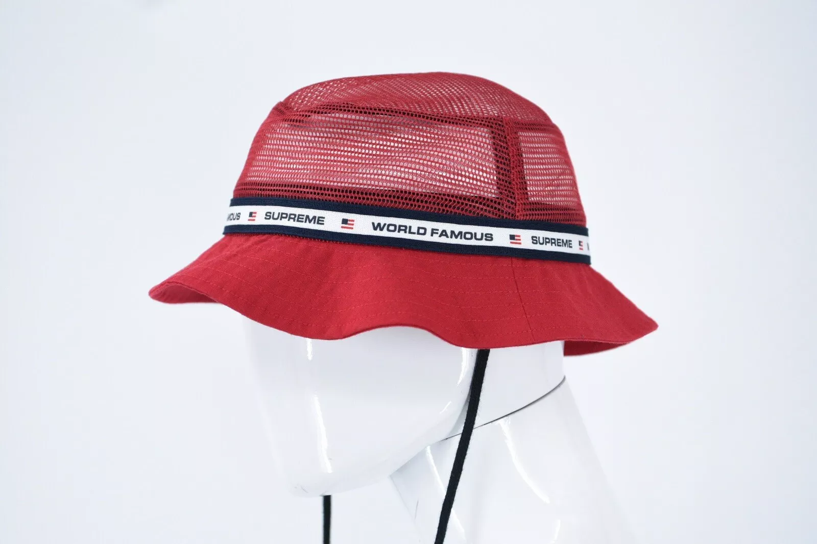 Casquette chapeau seau SUPREME concasseur en maille couronne ROUGE taille M/L   Neuf avec étiquettes ! S/S 2017 Deadstock